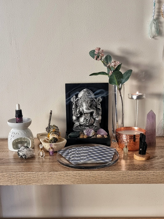 "Creando tu Altar: Una pequeña Guía para Armar tu Primer Espacio Sagrado"